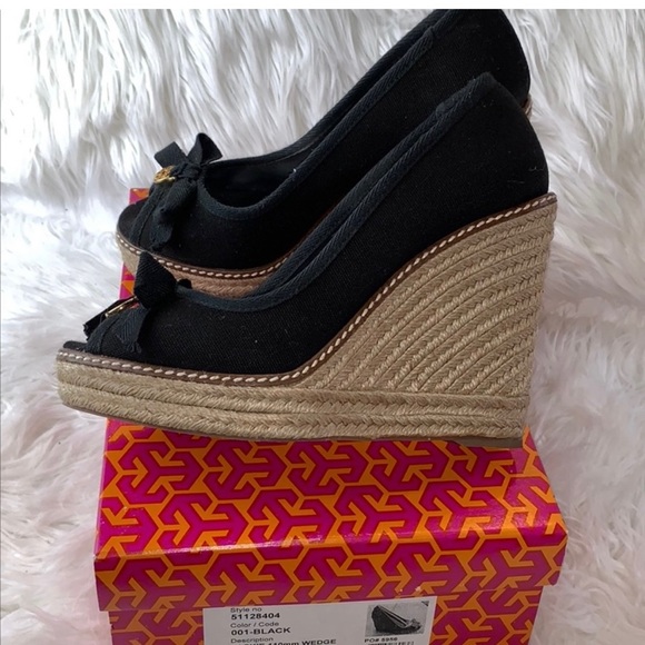 Tory Burch wedges beautiful only worn a couple times. Size 7 - Picture 3 of 3